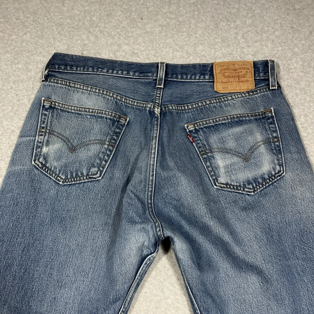 Vintage Levis Jeans Mens 34x28 Blue 501xx Straight Button Fly 90s Raw Hem Light